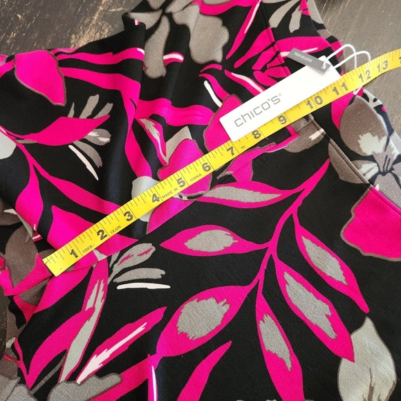 Chico's Travelers Pants Women's 1 M 8 Cropped Hibiscus Berry Knit Wide Leg NWT - Picture 7 of 12